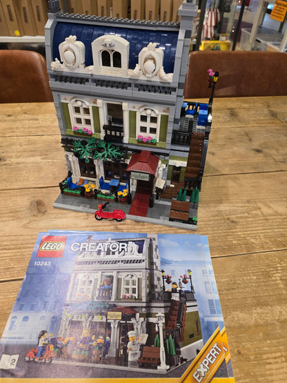 Set 10243 - Parisian Restaurant