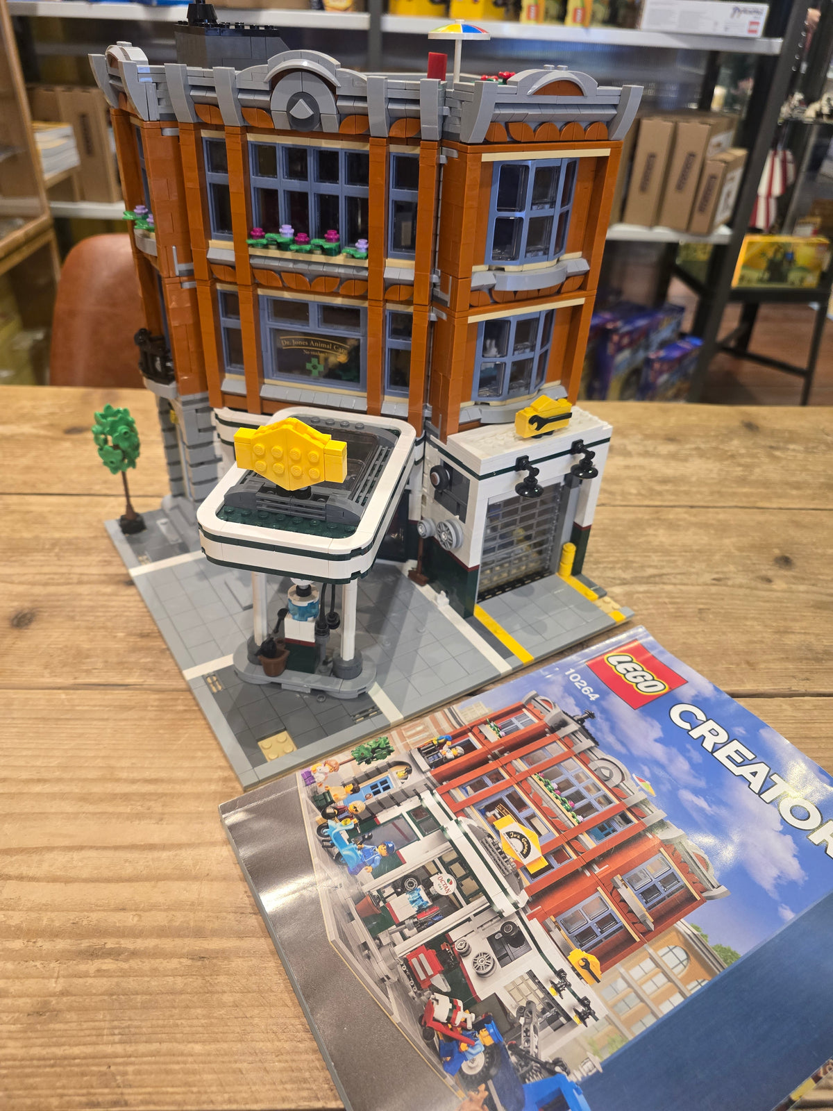 LEGO Creator Expert Corner Garage 10264 Building Kit (2569 Piece)