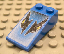 Part 30363pb004 - Slope 18 4 x 2 with Yellow Eyes with Thick Black Eyebrows Pattern - De BrickPlaats
