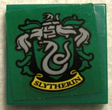 Part 3068pb1684 - Tile 2 x 2 with HP 'SLYTHERIN' House Crest on Green Background Pattern (Sticker) - Set 75956 - De BrickPlaats