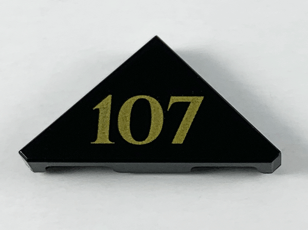 Part 35787pb004 - Tile, Modified 2 x 2 Triangular with Gold '107' Pattern - De BrickPlaats