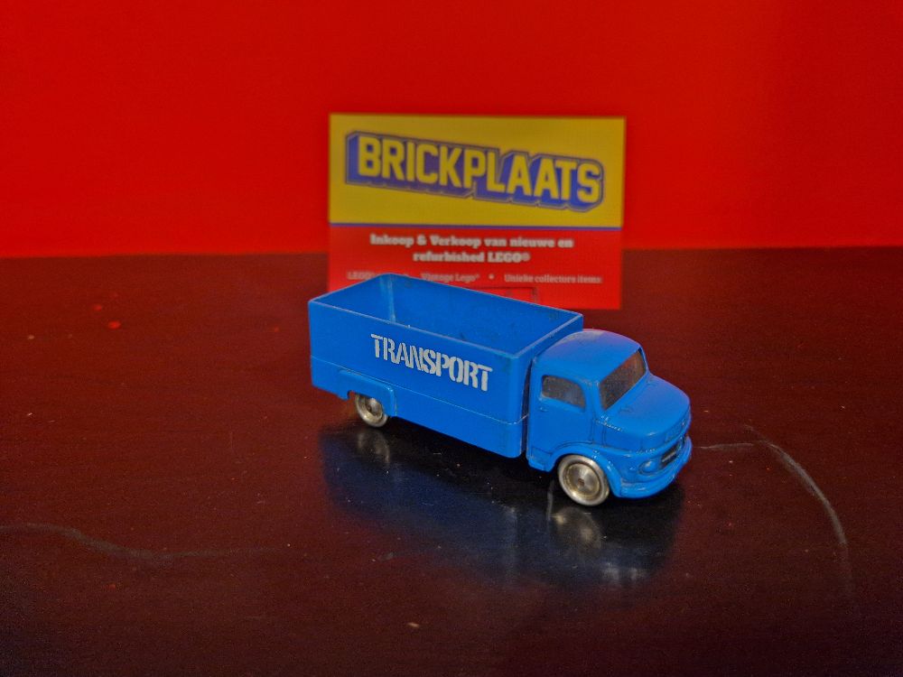 Part 651pb01 - HO Scale, Mercedes Box Truck without Gray Top - De BrickPlaats