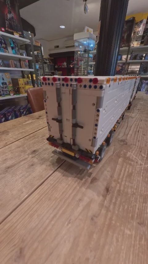 LEGO® MOC Volvo bakwagen met aanhangwagen